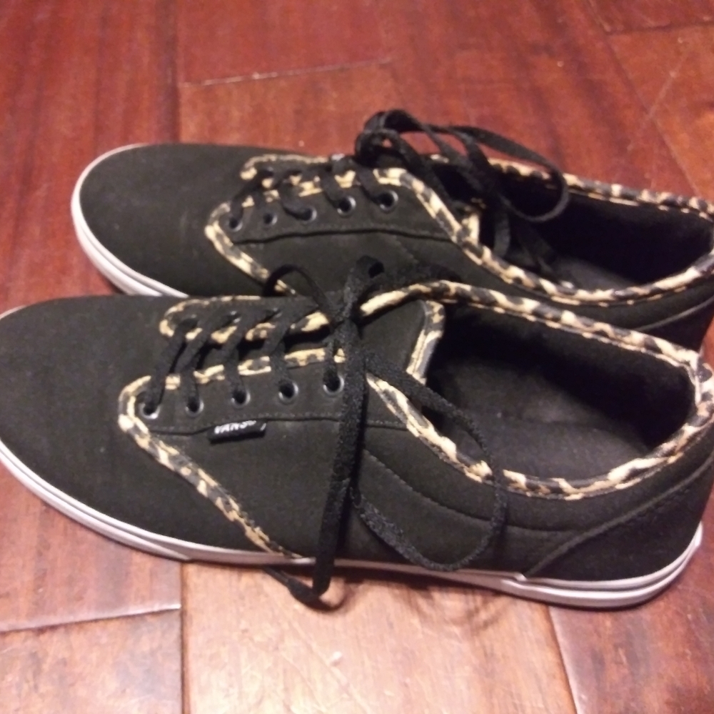 Black leopard Vans